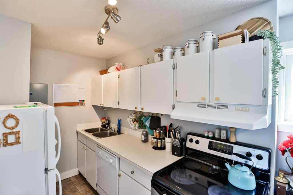 MLS® A2249737 - Unit #222 21 Berkeley Place W in Varsity Village Lethbridge, Residential