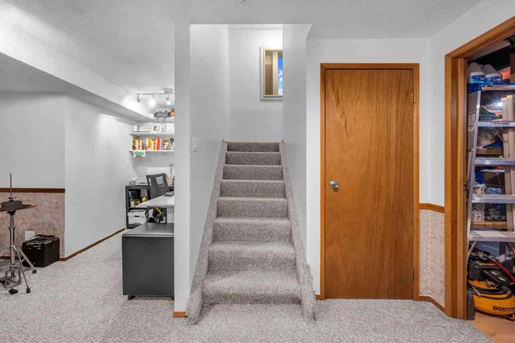 MLS® A2249756 - 30 Sunhurst Crescent SE in Sundance Calgary, Residential
