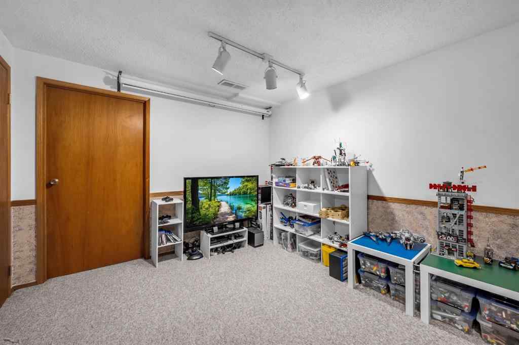 MLS® A2249756 - 30 Sunhurst Crescent SE in Sundance Calgary, Residential