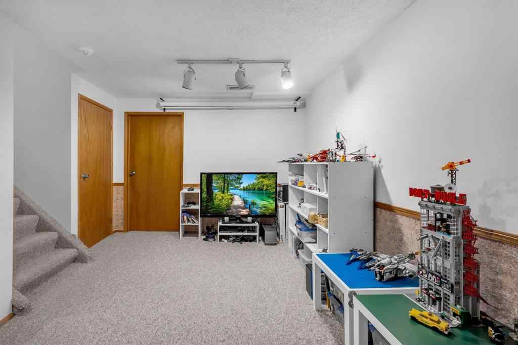 MLS® A2249756 - 30 Sunhurst Crescent SE in Sundance Calgary, Residential