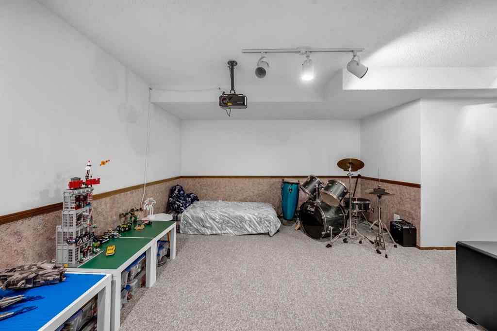 MLS® A2249756 - 30 Sunhurst Crescent SE in Sundance Calgary, Residential