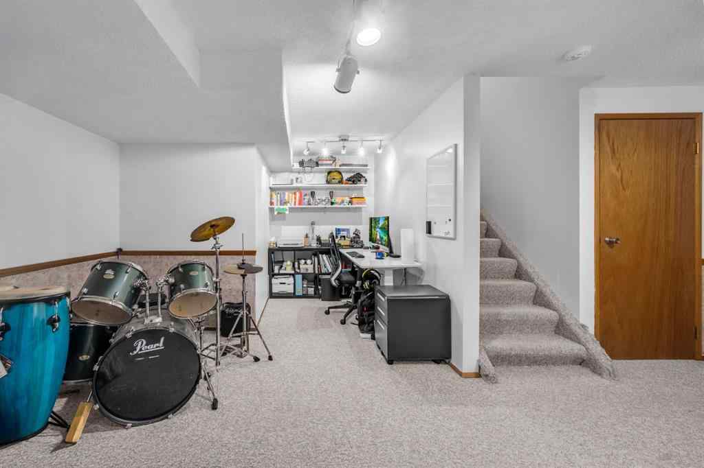 MLS® A2249756 - 30 Sunhurst Crescent SE in Sundance Calgary, Residential