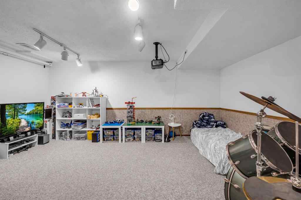 MLS® A2249756 - 30 Sunhurst Crescent SE in Sundance Calgary, Residential