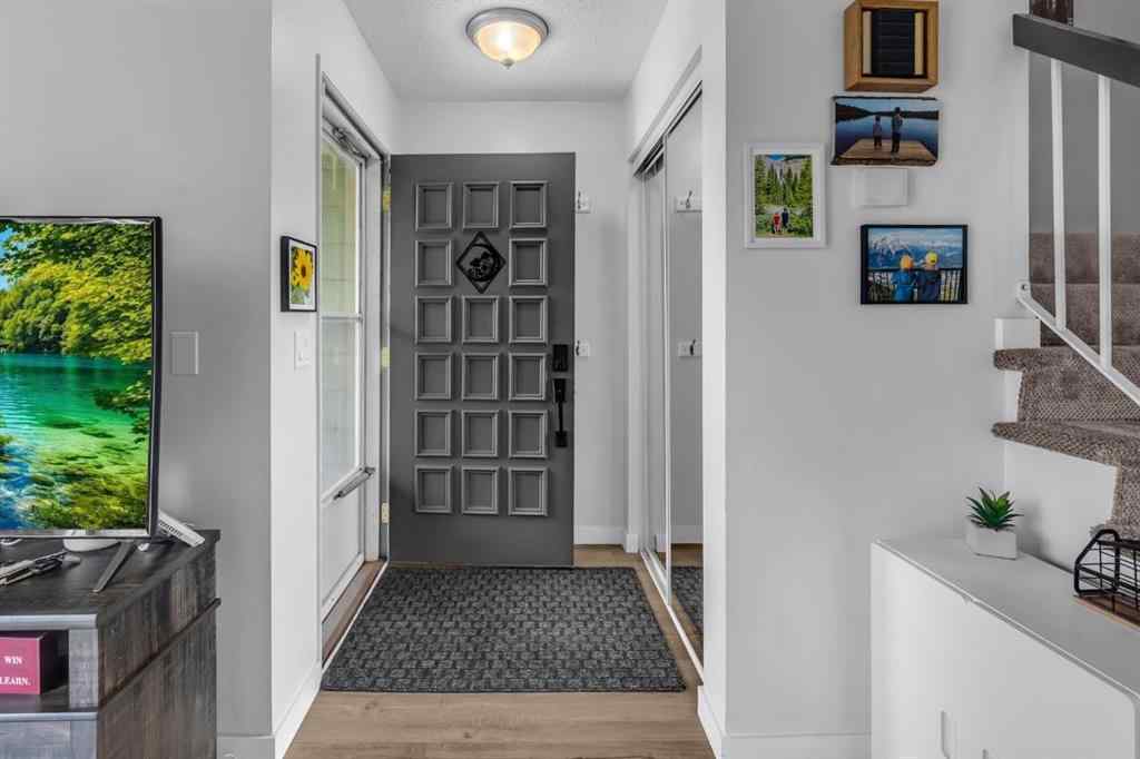 MLS® A2249756 - 30 Sunhurst Crescent SE in Sundance Calgary, Residential