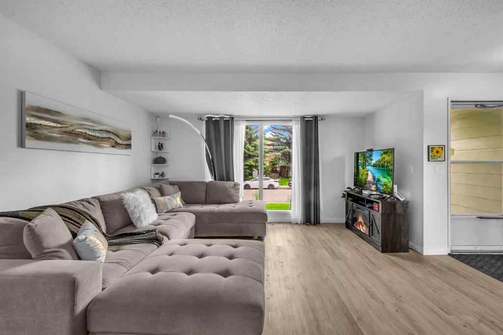 MLS® A2249756 - 30 Sunhurst Crescent SE in Sundance Calgary, Residential