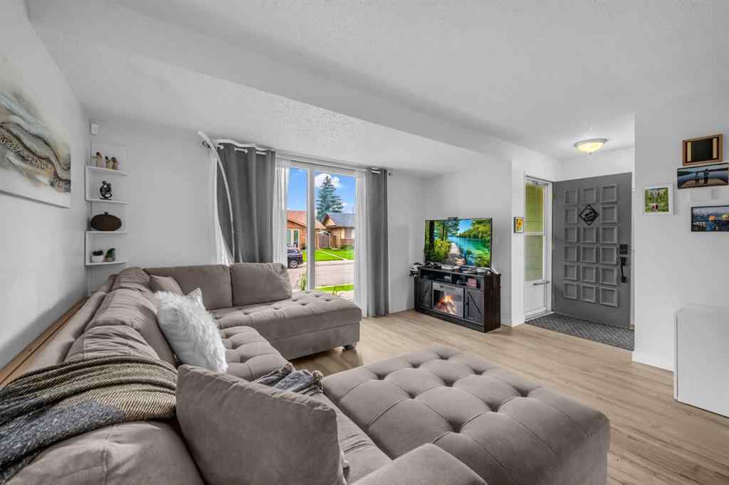 MLS® A2249756 - 30 Sunhurst Crescent SE in Sundance Calgary, Residential