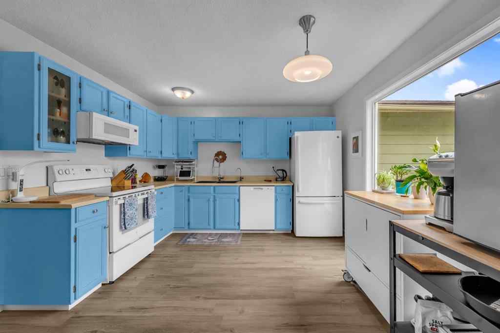 MLS® A2249756 - 30 Sunhurst Crescent SE in Sundance Calgary, Residential