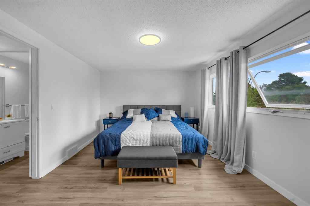 MLS® A2249756 - 30 Sunhurst Crescent SE in Sundance Calgary, Residential