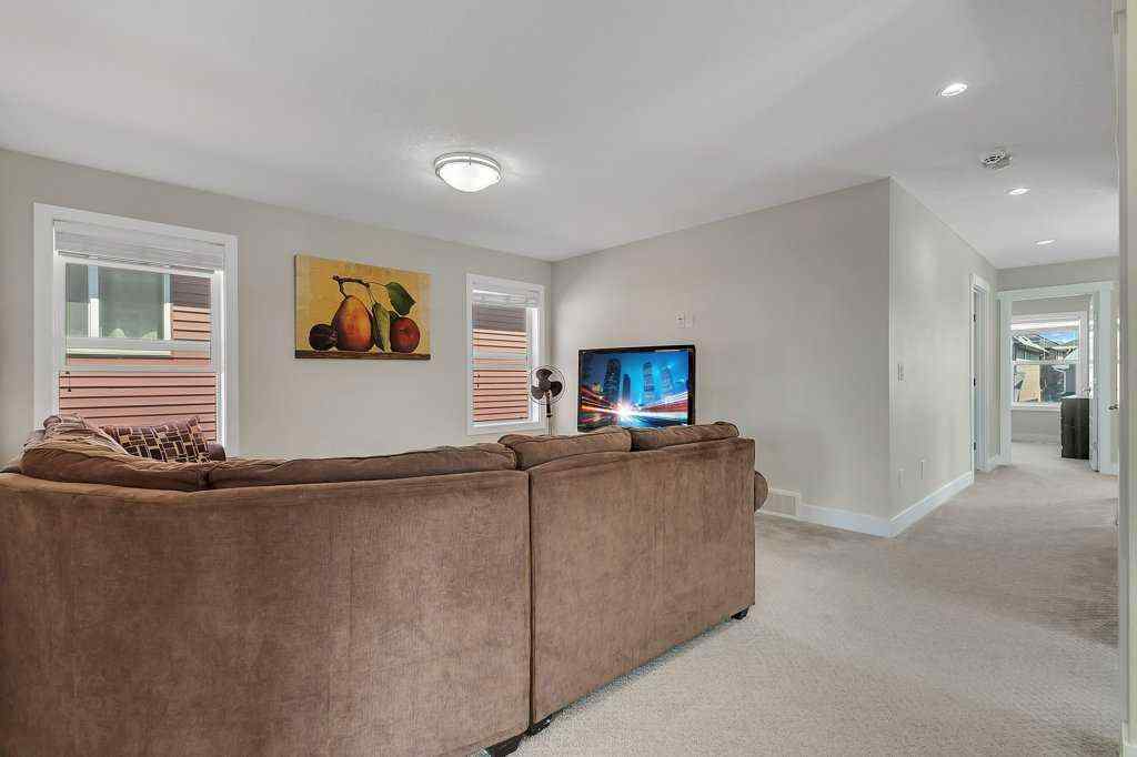 MLS® A2249775 - 233 Kingsbury Close SE in Kings Heights Airdrie, Residential
