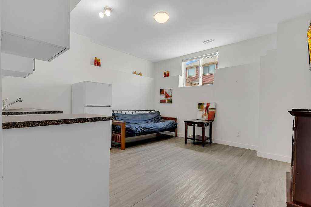 MLS® A2249775 - 233 Kingsbury Close SE in Kings Heights Airdrie, Residential
