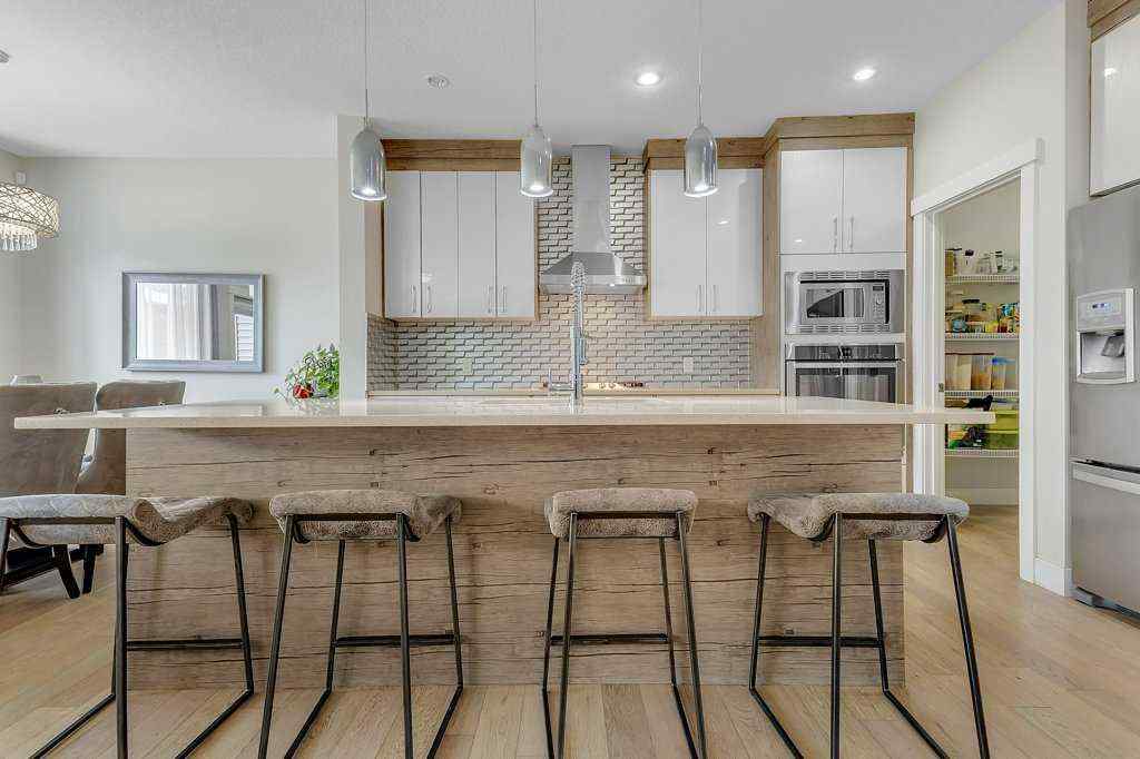 MLS® A2249775 - 233 Kingsbury Close SE in Kings Heights Airdrie, Residential