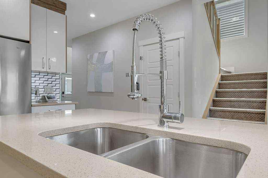 MLS® A2249775 - 233 Kingsbury Close SE in Kings Heights Airdrie, Residential