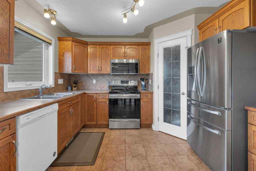 MLS® A2249804 - 37 Reynolds Road  in Ryders Ridge Sylvan Lake, Residential