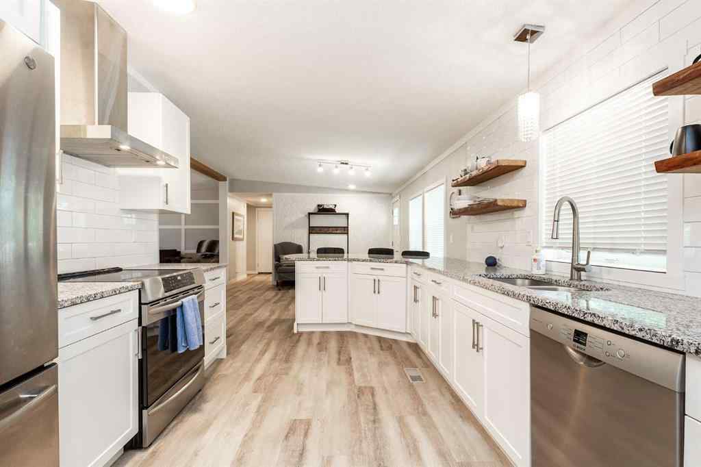 MLS® A2249831 - 2931 29 Avenue S in Parkbridge Estates Lethbridge, Mobile
