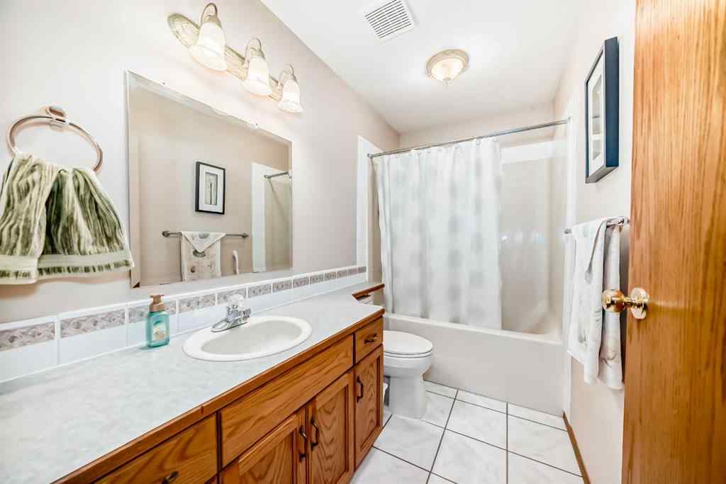 MLS® A2249836 - 4904 42 Street   in Riverside Ponoka, Residential