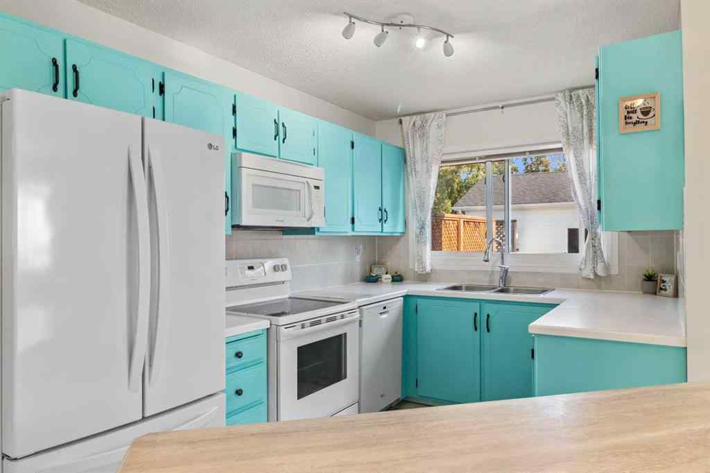 MLS® A2249853 - 49 Sylvan Drive  in Lakeview Heights Sylvan Lake, Residential