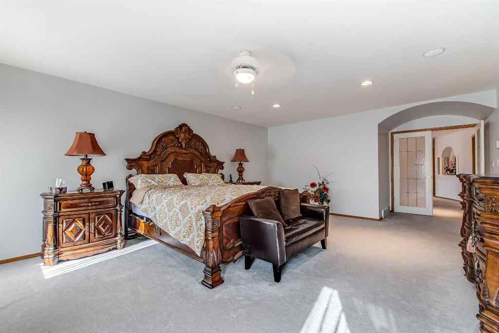 MLS® A2249889 - 23 Chinook Place SW in SW Hill Medicine Hat, Residential