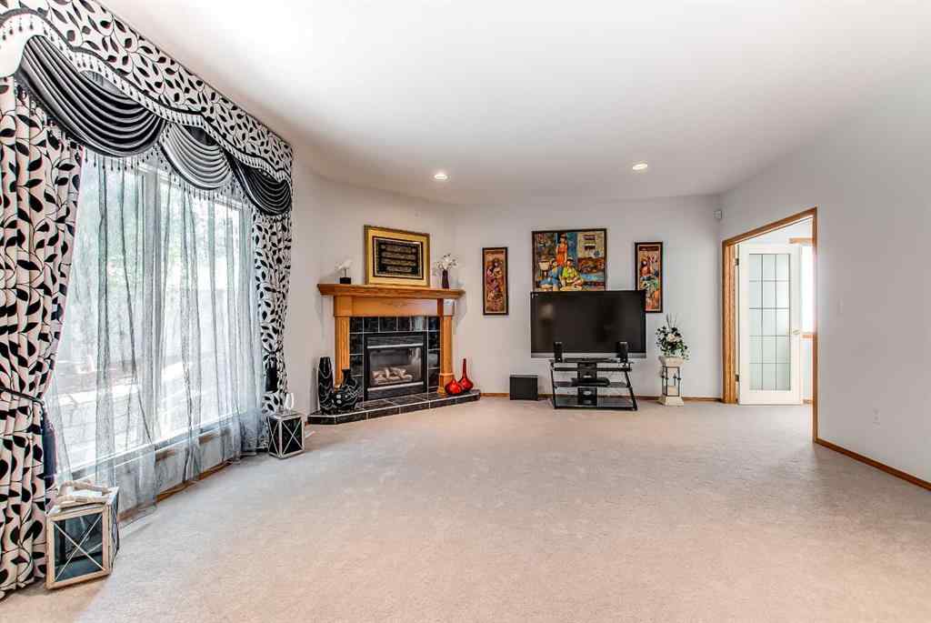MLS® A2249889 - 23 Chinook Place SW in SW Hill Medicine Hat, Residential