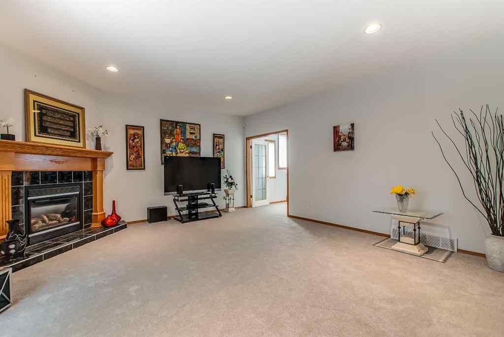 MLS® A2249889 - 23 Chinook Place SW in SW Hill Medicine Hat, Residential