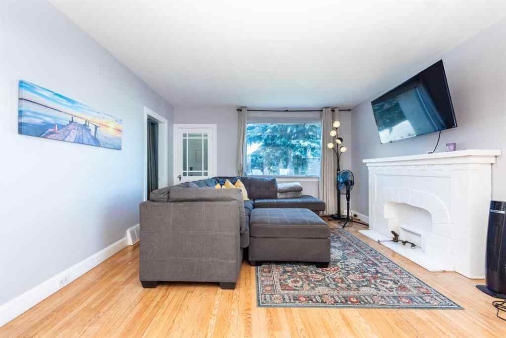 MLS® A2249892 - 424 8 Avenue NE in Renfrew Calgary, Residential