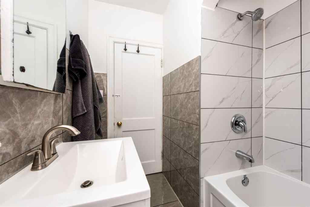 MLS® A2249892 - 424 8 Avenue NE in Renfrew Calgary, Residential