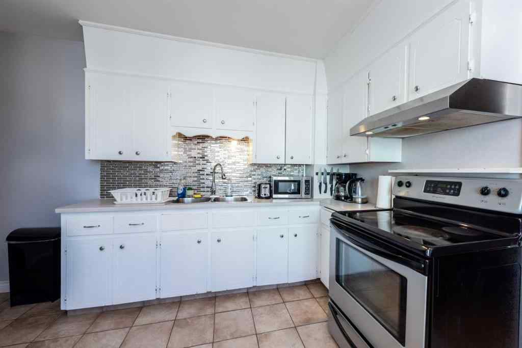 MLS® A2249892 - 424 8 Avenue NE in Renfrew Calgary, Residential