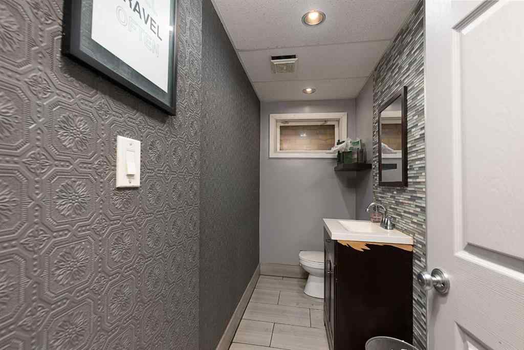MLS® A2249925 - 4809 and 4811 49 Avenue  in Central Business District Lloydminster, Commercial