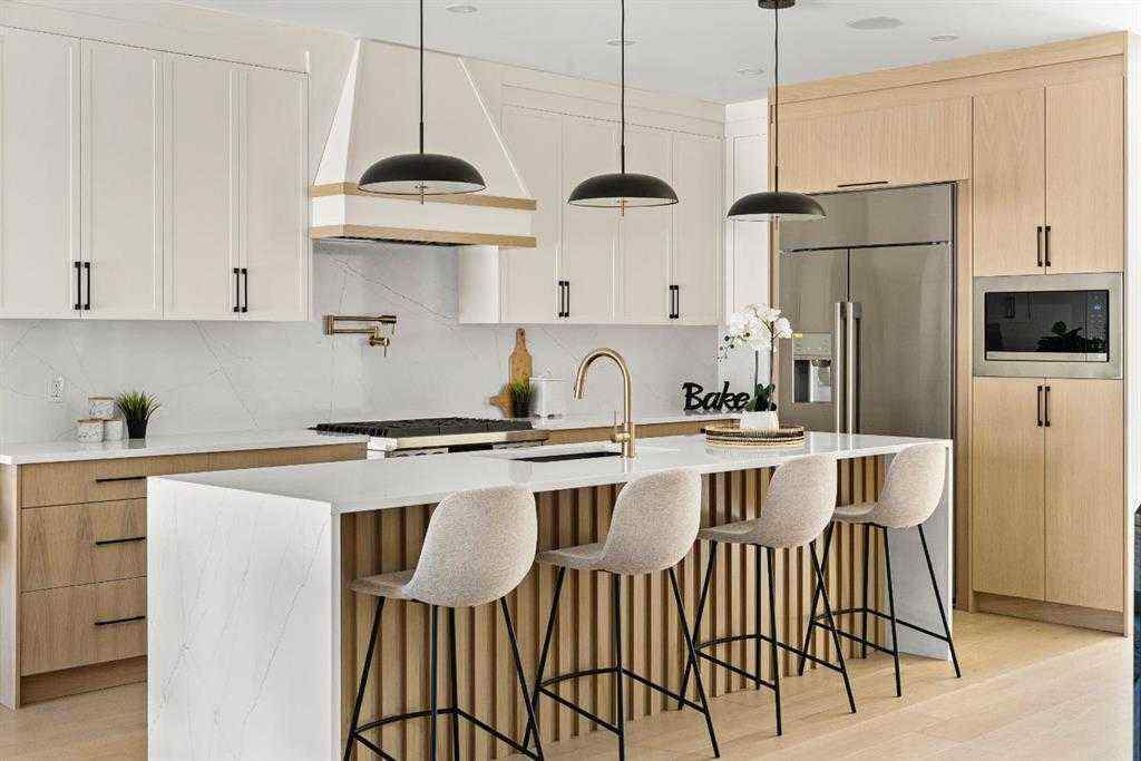 MLS® A2249932 - 726 25 Avenue NW in Mount Pleasant Calgary, Residential
