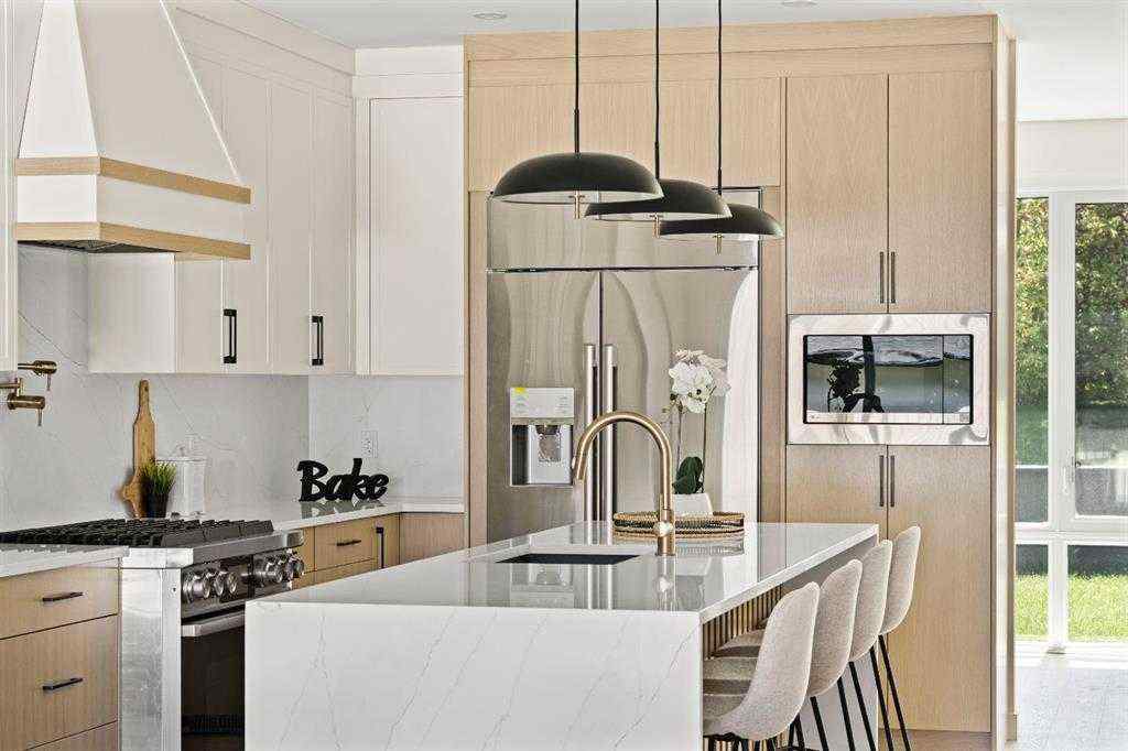 MLS® A2249932 - 726 25 Avenue NW in Mount Pleasant Calgary, Residential