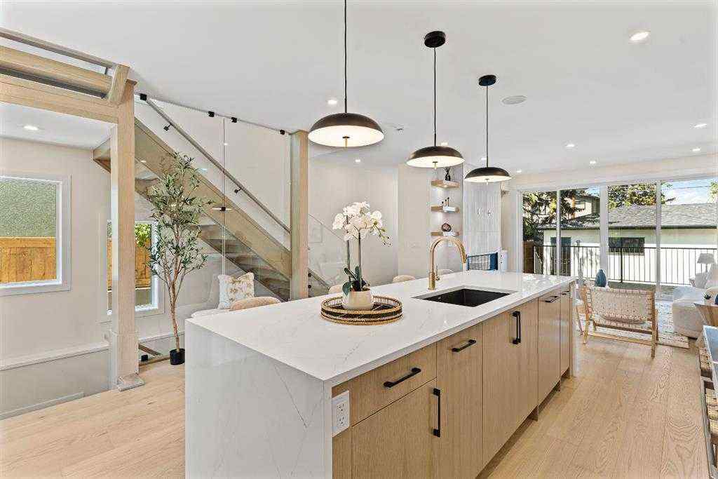 MLS® A2249932 - 726 25 Avenue NW in Mount Pleasant Calgary, Residential