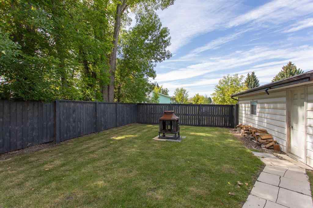 MLS® A2249968 - 6308 61 Avenue  in Highland Green Red Deer, Residential