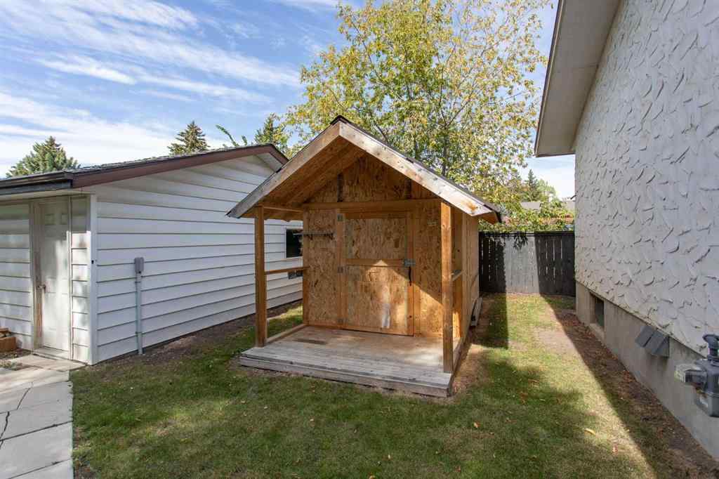 MLS® A2249968 - 6308 61 Avenue  in Highland Green Red Deer, Residential