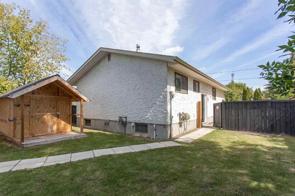 MLS® A2249968 - 6308 61 Avenue  in Highland Green Red Deer, Residential