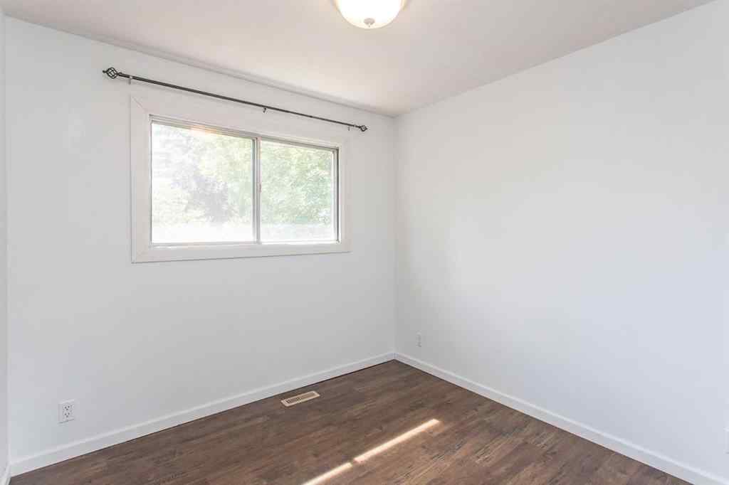 MLS® A2249968 - 6308 61 Avenue  in Highland Green Red Deer, Residential