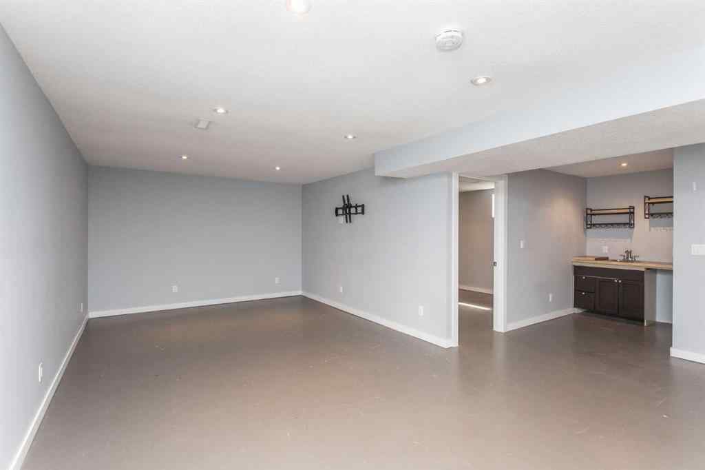 MLS® A2249968 - 6308 61 Avenue  in Highland Green Red Deer, Residential