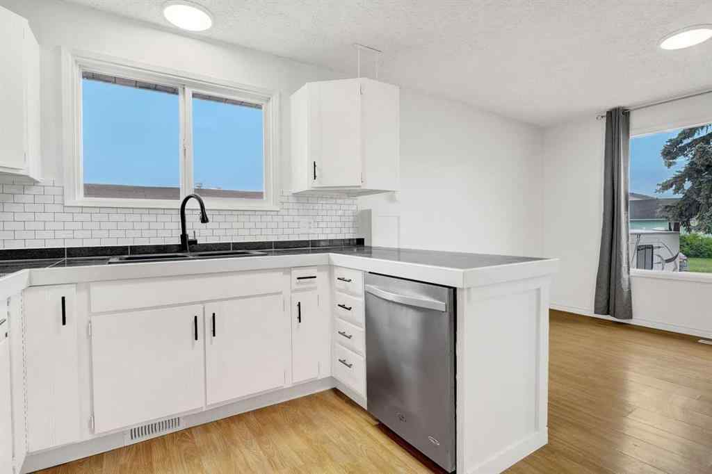 MLS® A2249992 - 9422 122 Avenue  in Crystal Ridge Grande Prairie, Residential