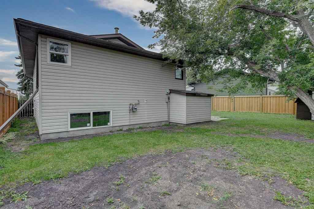 MLS® A2249992 - 9422 122 Avenue  in Crystal Ridge Grande Prairie, Residential