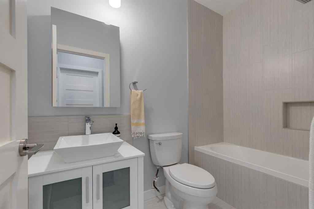 MLS® A2249993 - 2417 22 Street NW in Banff Trail Calgary, Residential