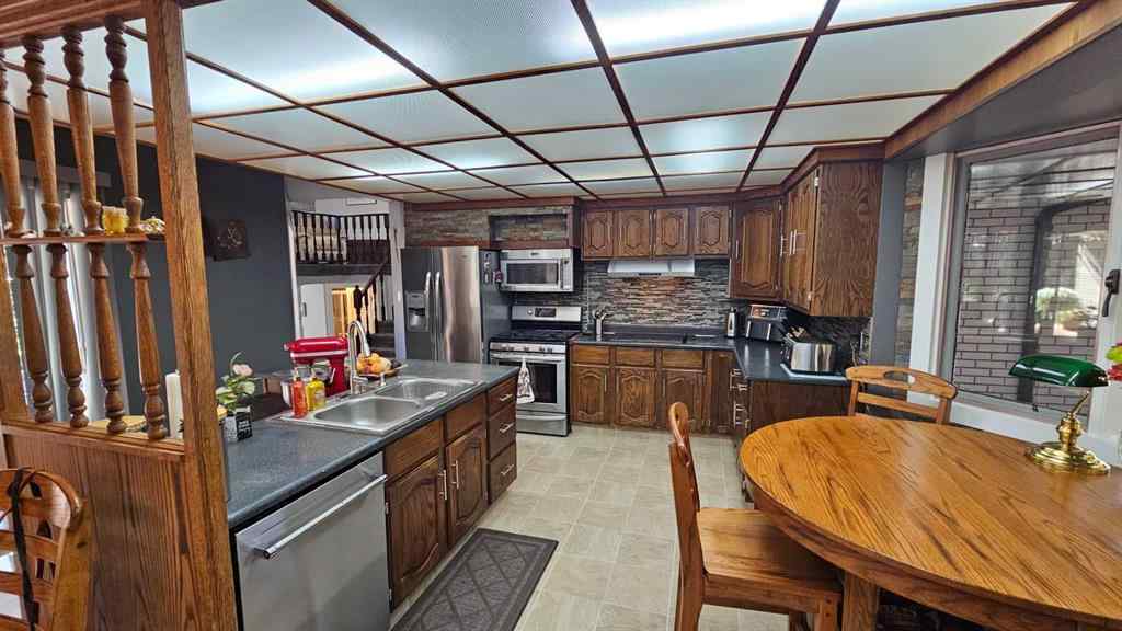 MLS® A2250000 - 808 1 Street NE in NONE Milk River, Residential