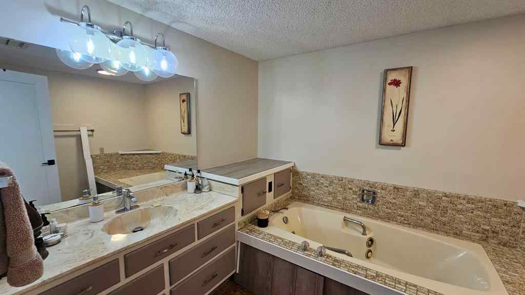MLS® A2250000 - 808 1 Street NE in NONE Milk River, Residential