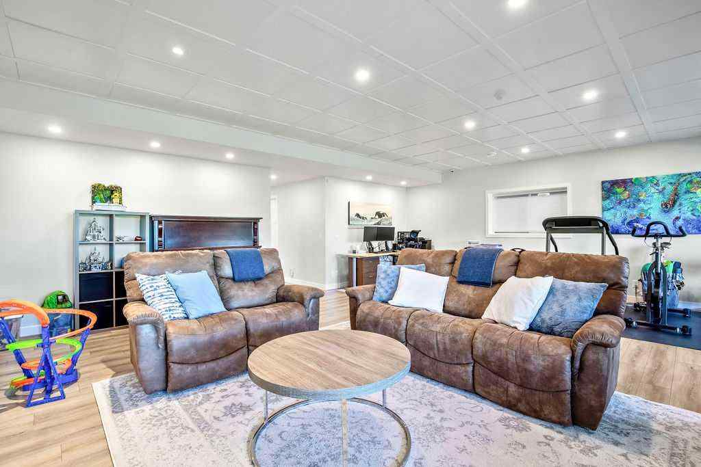 MLS® A2250002 - 55 Sundown Way  in Sunset Ridge Cochrane, Residential