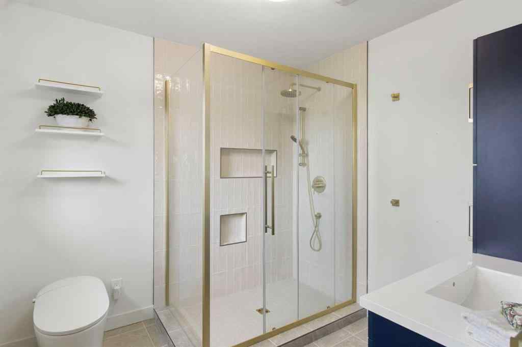 MLS® A2250015 - 472 Cedarille Crescent SW in Cedarbrae Calgary, Residential