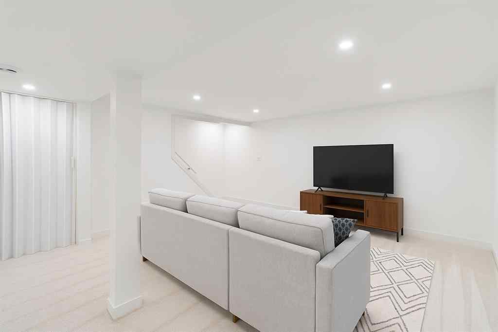 MLS® A2250015 - 472 Cedarille Crescent SW in Cedarbrae Calgary, Residential