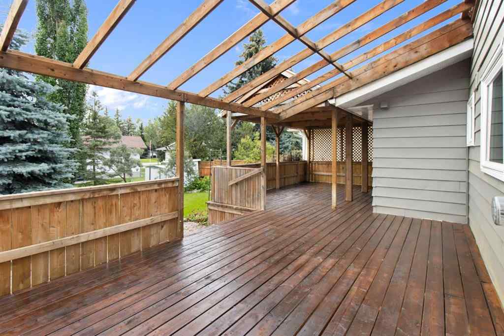 MLS® A2250015 - 472 Cedarille Crescent SW in Cedarbrae Calgary, Residential