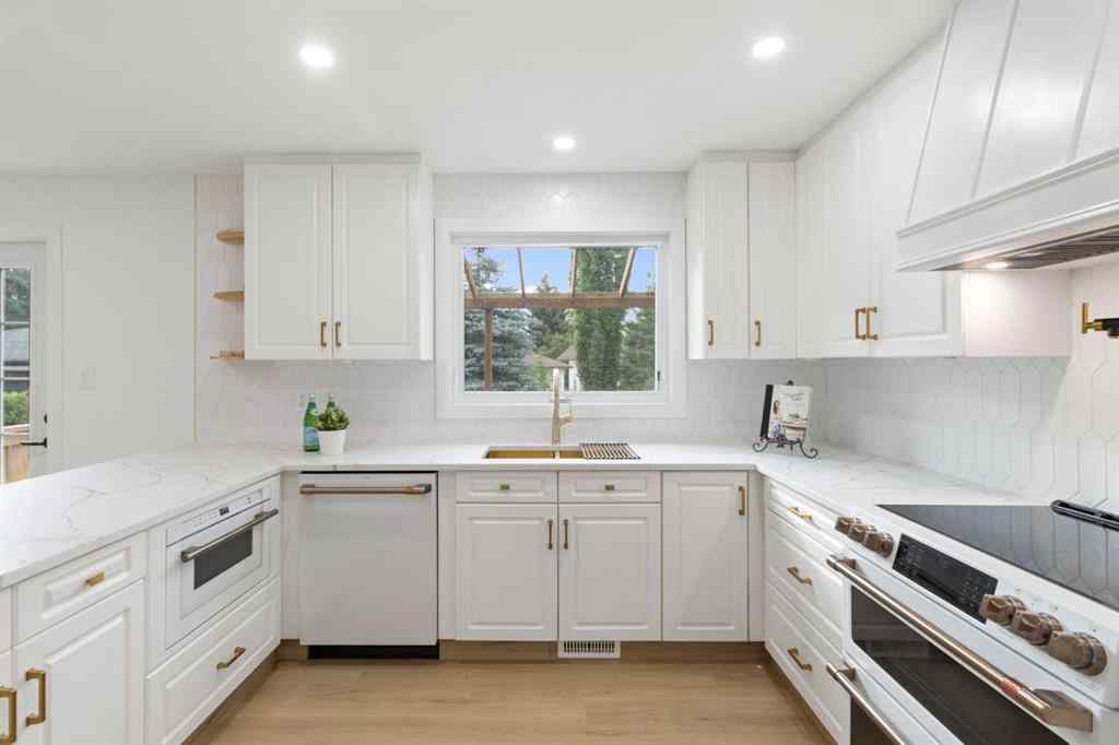 MLS® A2250015 - 472 Cedarille Crescent SW in Cedarbrae Calgary, Residential
