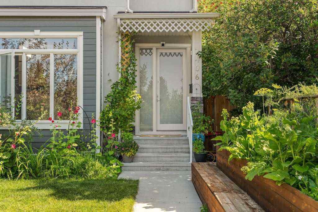 MLS® A2250035 - 2406 22 Street NW in Banff Trail Calgary, Residential