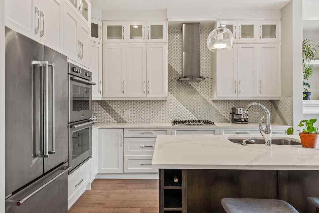 MLS® A2250035 - 2406 22 Street NW in Banff Trail Calgary, Residential