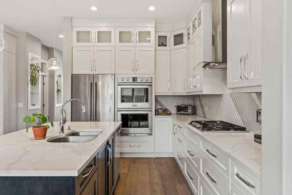 MLS® A2250035 - 2406 22 Street NW in Banff Trail Calgary, Residential