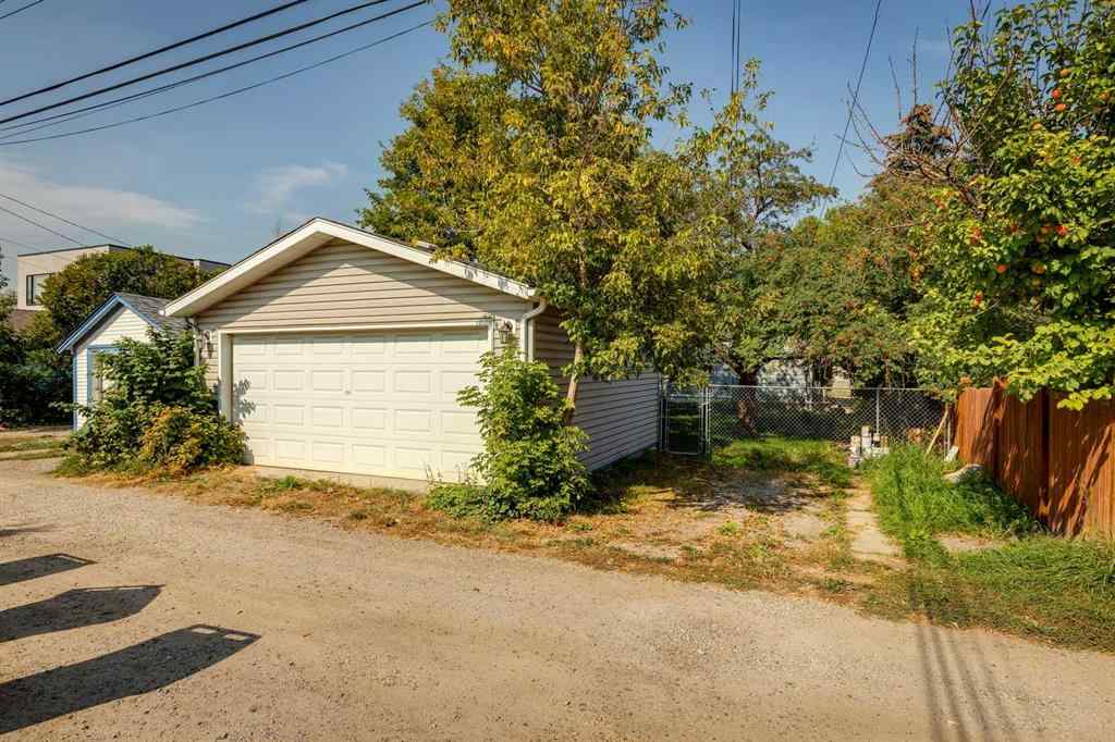 MLS® A2250036 - 1409 19 Avenue NW in Capitol Hill Calgary, Residential