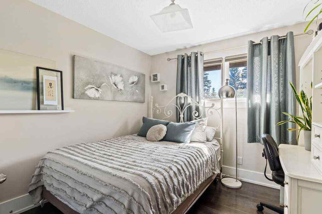 MLS® A2250041 - 410 Elbow Park Lane SW in Elbow Park Calgary, Residential